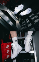 <h4><em>JORDAN 5 RETRO OG<br/></em><em><strong>WHITE METALLIC</strong></em></h4>