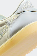 JORDAN 1 RETRO LOW OG RABBIT FLORAL SWOOSH