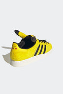 Tenis Adidas Superstar II x Pokémon Pikachu KI2858 amarillos – vista del talón