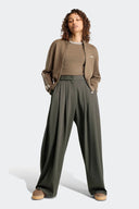 ADIDAS PANTALON CON PLIEGUES