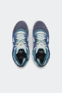 adidas BADBO 1.0 x Bad Bunny Night Navy visto desde arriba, plantilla con trébol y estrella