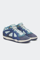 Par de tenis adidas BADBO 1.0 x Bad Bunny Night Navy en gamuza azul
