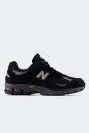 NEW BALANCE 2002R GORE-TEX PROTECTION PACK BLACK MAGNET