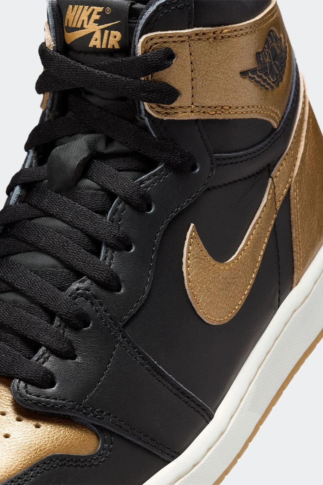 Jordan retro 7 negro con dorado sales