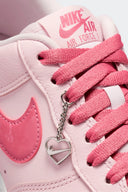 NIKE AIR FORCE 1 LOW '07 VALENTINE'S DAY - MUJER