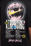 NIKE CAMISETA GRAPHIC - MUJER