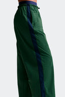 NIKE PANTALON PARACHUTE - MUJER