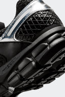 NIKE ZOOM VOMERO 5 CHROME - MUJER