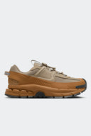 NIKE ZOOM VOMERO ROAM FLAX - MUJER