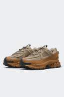 NIKE ZOOM VOMERO ROAM FLAX - MUJER
