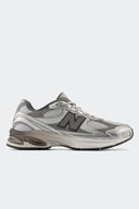 NEW BALANCE 2010 BLACK SILVER METALLIC