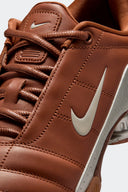 NIKE TOTAL 90 SHOX MAGIA MARRON - MUJER