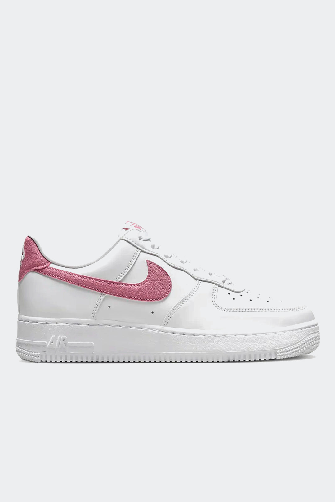 NIKE AIR FORCE 1 LOW '07 ESS "DESERT BERRY"- MUJER - HYPE